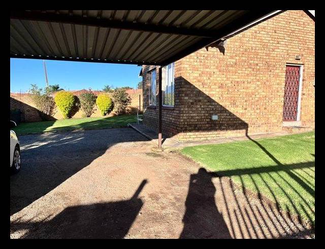 2 BEDROOM TOWNHOUSE FOR SALE IN TERENURE